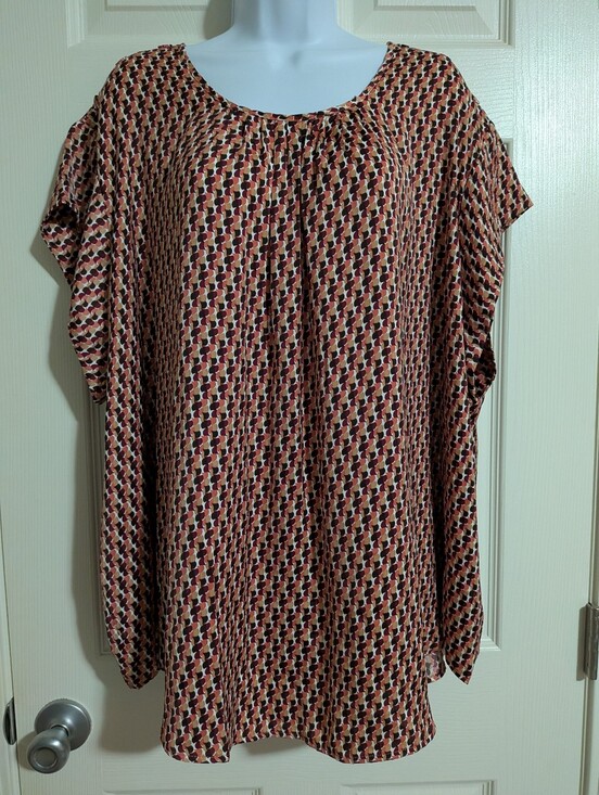 Liz Claiborne Tops - NWT Liz Claiborne 3X Burgundy Passion Geo Blouse